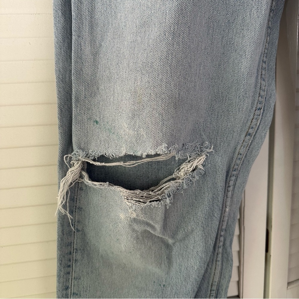 Vintage 80’s Levi’s Light Blue Distressed Jeans 36W - Picture 2 of 11